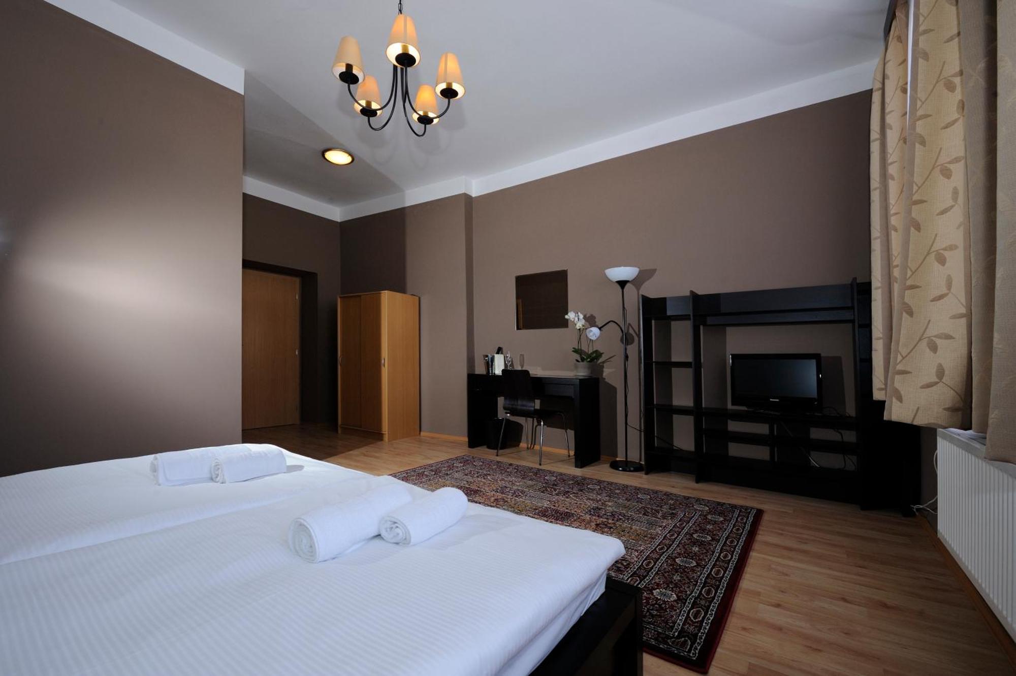Hotel Zlata Stika Pardubice Dış mekan fotoğraf