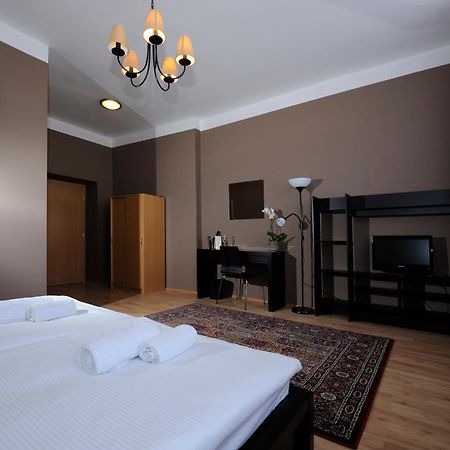 Hotel Zlata Stika Pardubice Dış mekan fotoğraf